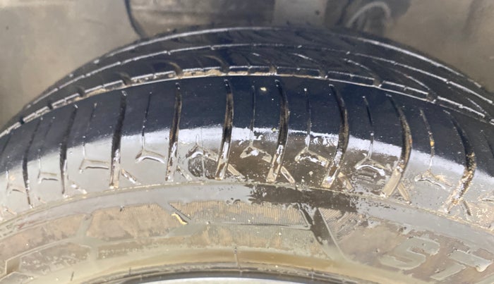 2020 Hyundai Elite i20 SPORTZ PLUS 1.2, CNG, Manual, 87,354 km, Left Front Tyre Tread