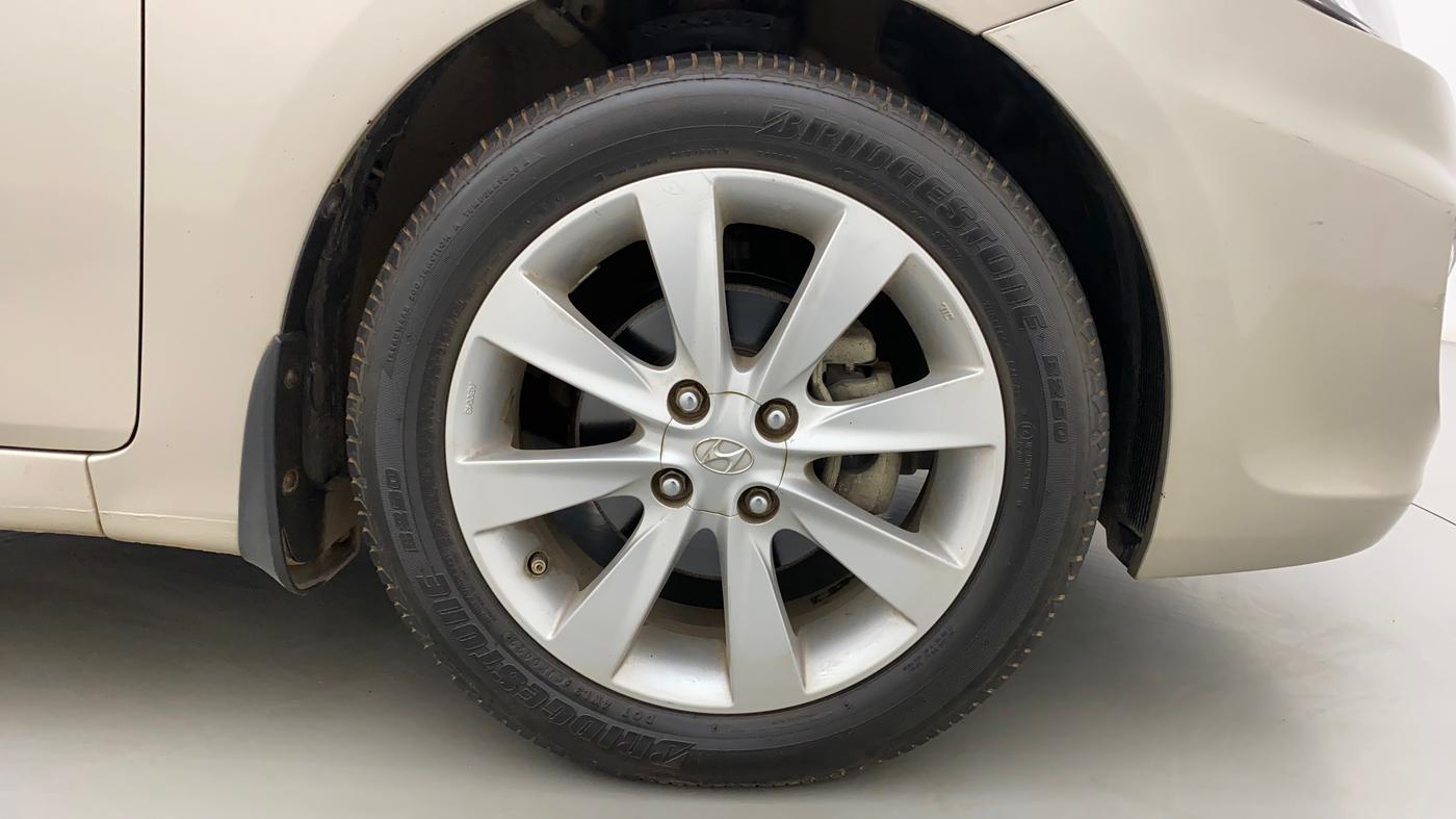 2011 Hyundai Verna FLUIDIC 1.6 VTVT SX, Petrol, Manual, 50,587 km, Right Front Wheel