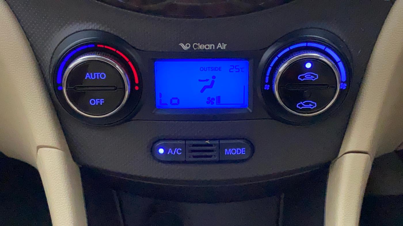 2011 Hyundai Verna FLUIDIC 1.6 VTVT SX, Petrol, Manual, 50,587 km, Automatic Climate Control