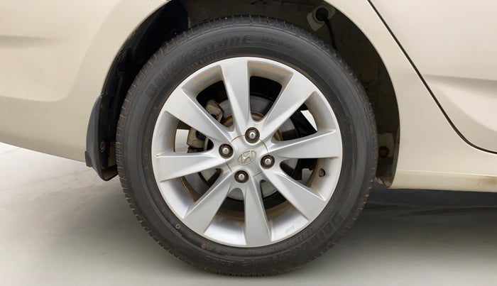 2011 Hyundai Verna FLUIDIC 1.6 VTVT SX, Petrol, Manual, 50,587 km, Right Rear Wheel