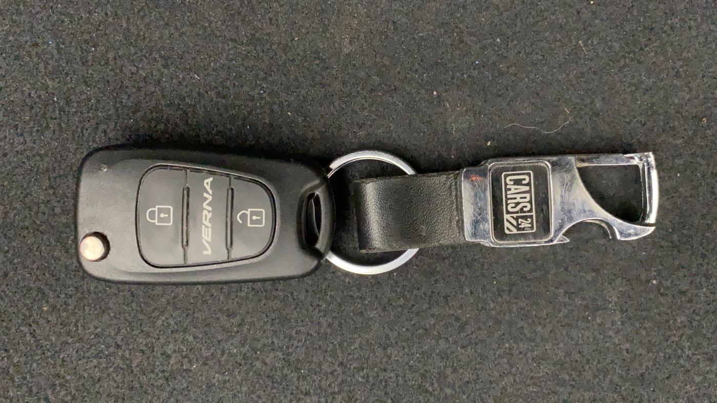 2011 Hyundai Verna FLUIDIC 1.6 VTVT SX, Petrol, Manual, 50,587 km, Key Close Up