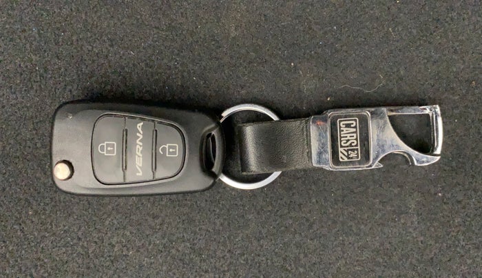 2011 Hyundai Verna FLUIDIC 1.6 VTVT SX, Petrol, Manual, 50,587 km, Key Close Up