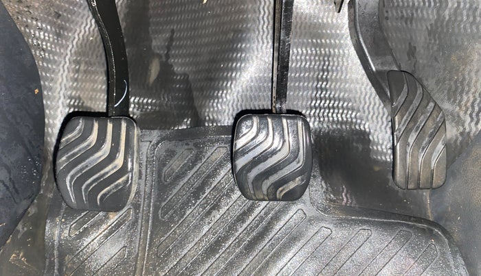 2025 Nissan MAGNITE Acenta B4D 1.0 Petrol MT, Petrol, Manual, 15,080 km, Pedals