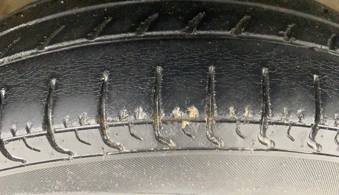 2017 Maruti Alto 800 LXI, Petrol, Manual, 36,601 km, Right Front Tyre Tread