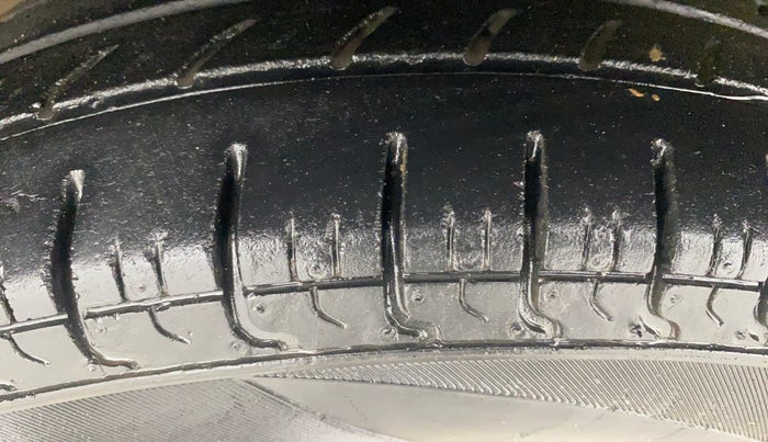 2017 Maruti Alto 800 LXI, Petrol, Manual, 36,601 km, Left Front Tyre Tread