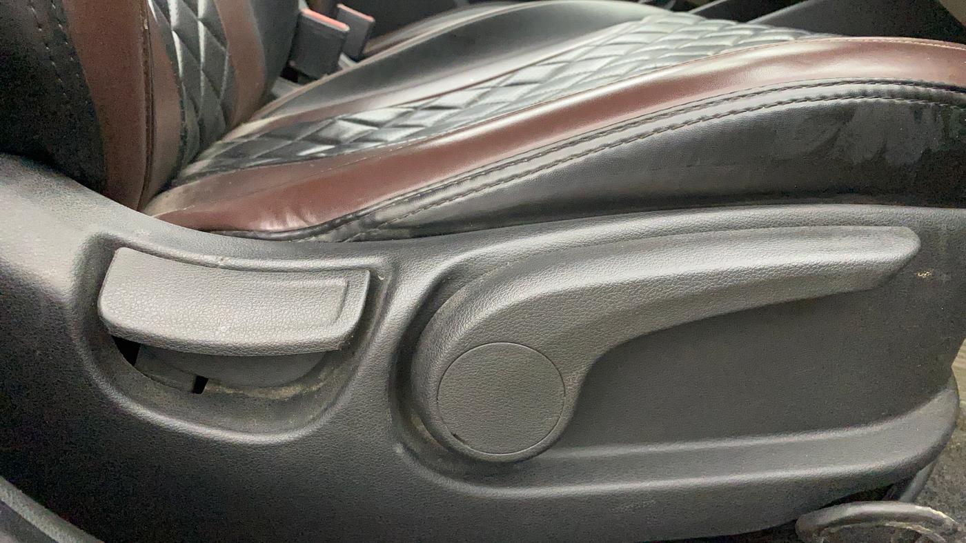 2018 Hyundai Verna 1.6 VTVT SX (O) AT, Petrol, Automatic, 43,684 km, Driver Side Adjustment Panel
