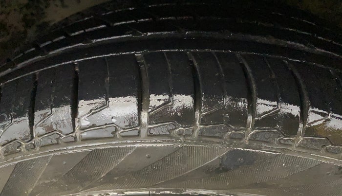 2018 Hyundai Verna 1.6 VTVT SX (O) AT, Petrol, Automatic, 43,684 km, Left Front Tyre Tread