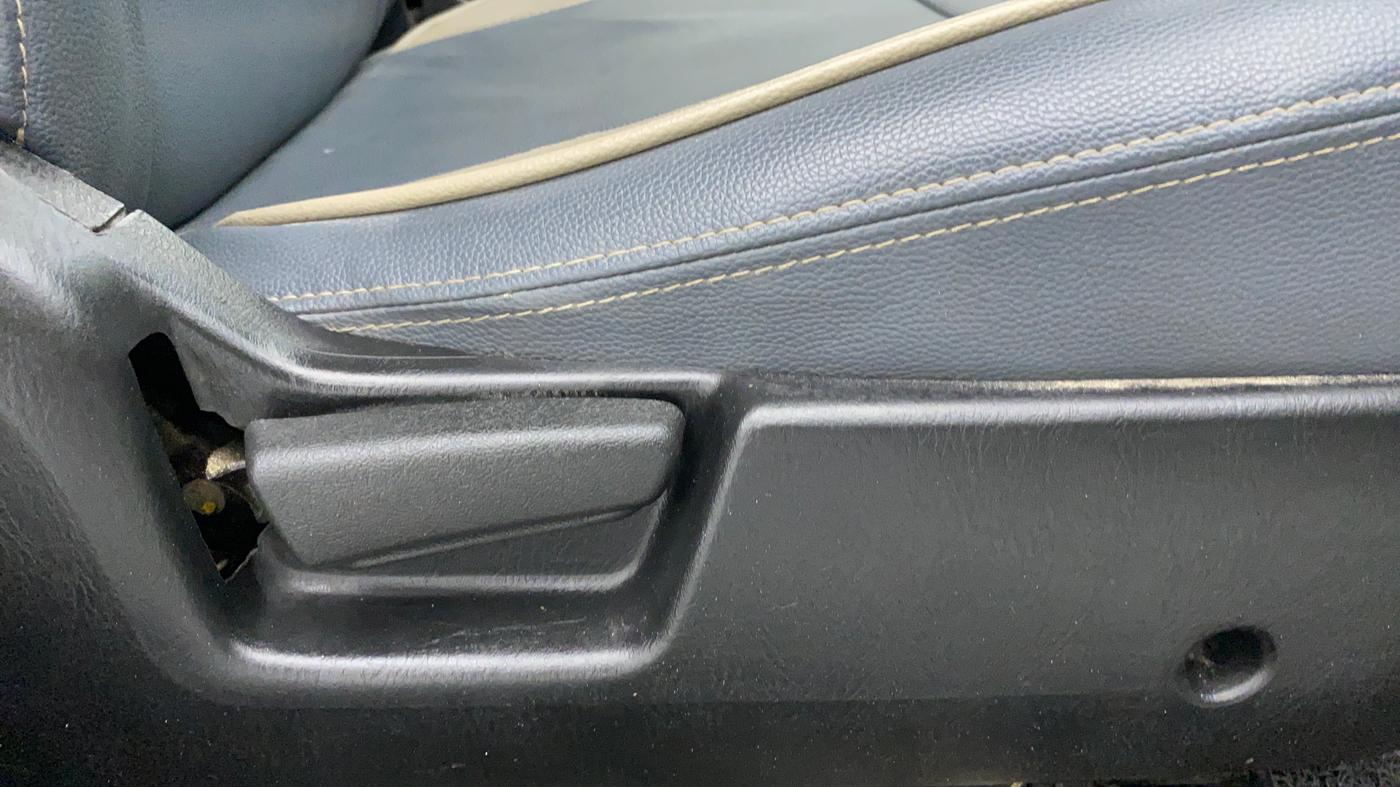 2019 Maruti Alto LXI, Petrol, Manual, 26,573 km, Driver Side Adjustment Panel
