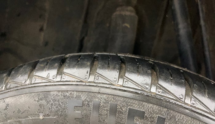 2024 Renault Kwid RXL(O) 1.0L, Petrol, Manual, 19,926 km, Right Rear Tyre Tread