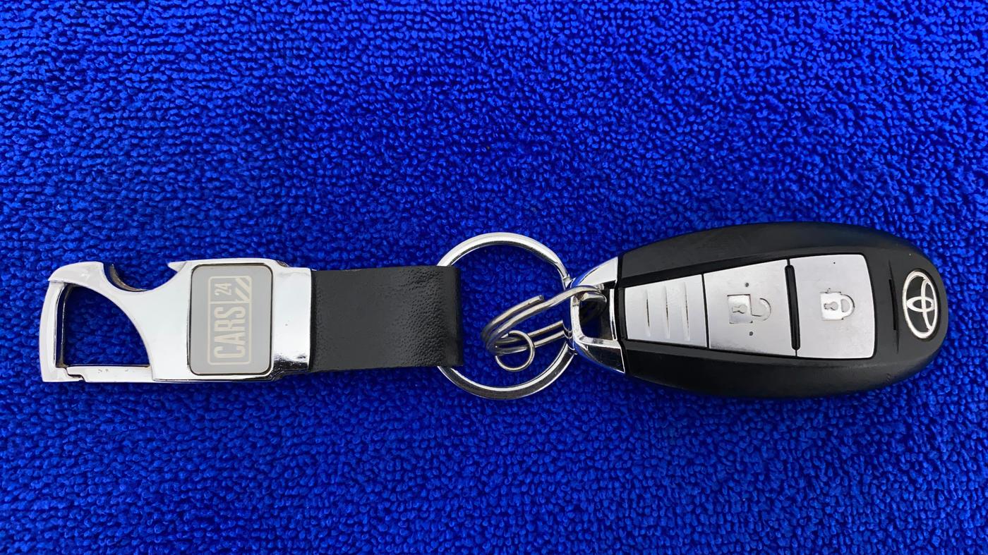 2021 Toyota URBAN CRUISER PREMIUM GRADE AT DUAL TONE, Petrol, Automatic, 32,896 km, Key Close Up