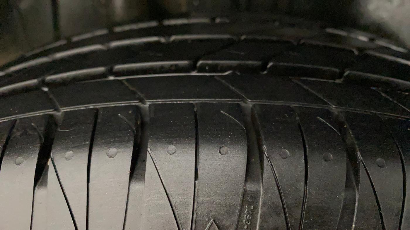 2021 Toyota URBAN CRUISER PREMIUM GRADE AT DUAL TONE, Petrol, Automatic, 32,896 km, Right Rear Tyre Tread