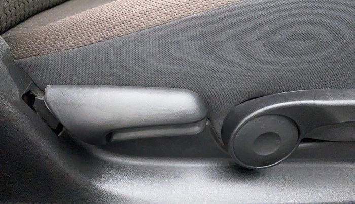 2021 Toyota URBAN CRUISER PREMIUM GRADE AT DUAL TONE, Petrol, Automatic, 32,896 km, Driver Side Adjustment Panel