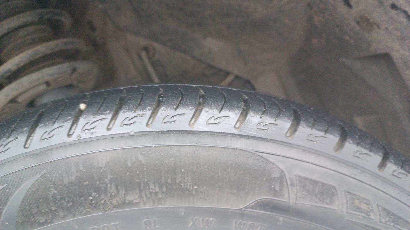 2021 Maruti Vitara Brezza VXI AT SHVS, Petrol, Automatic, 23,948 km, Right Front Tyre Tread