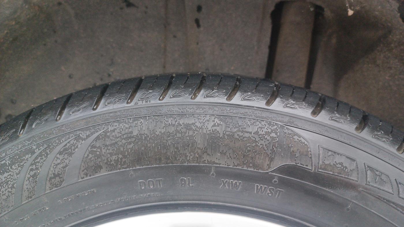 2021 Maruti Vitara Brezza VXI AT SHVS, Petrol, Automatic, 23,948 km, Left Rear Tyre Tread