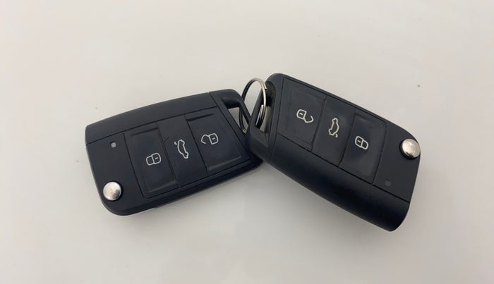 2015 Skoda Octavia ELEGANCE 1.8 TSI AT, Petrol, Automatic, 77,584 km, Key Close Up