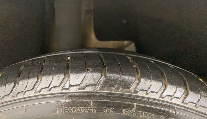 2015 Skoda Octavia ELEGANCE 1.8 TSI AT, Petrol, Automatic, 77,584 km, Right Rear Tyre Tread