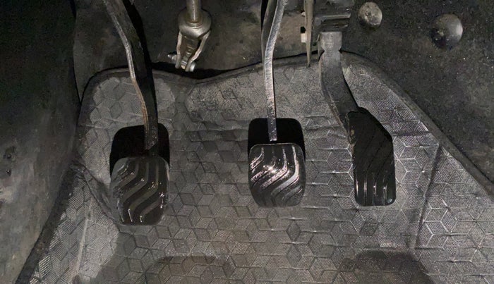 2022 Renault Kiger RXT MT, CNG, Manual, 53,678 km, Pedals