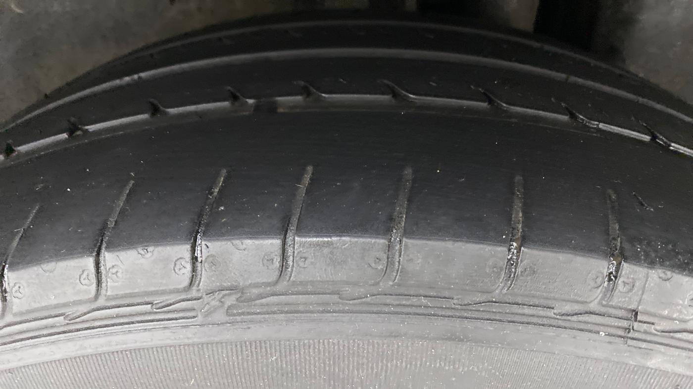 2022 Maruti Ciaz ZETA 1.5 SHVS VVT MT, Petrol, Manual, 29,713 km, Left Rear Tyre Tread