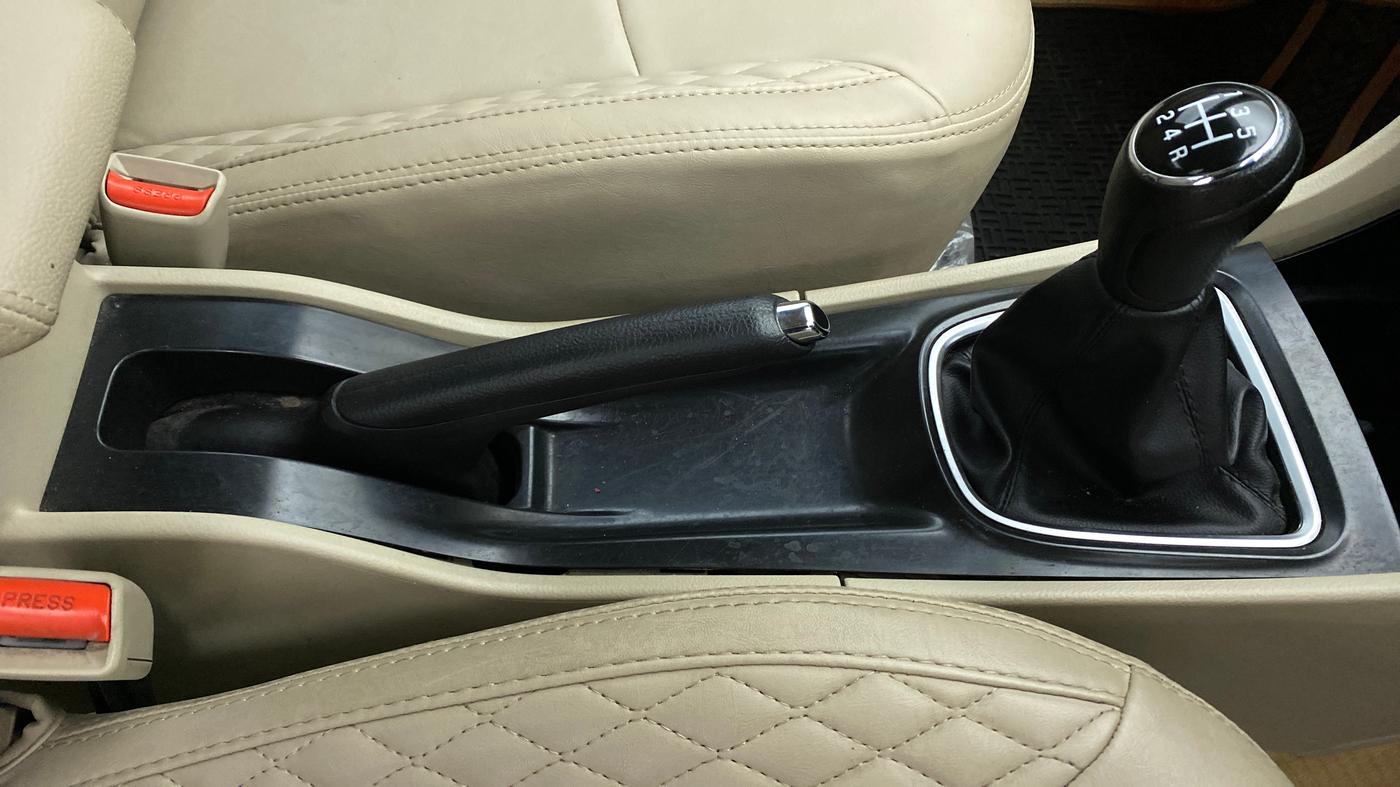 2022 Maruti Ciaz ZETA 1.5 SHVS VVT MT, Petrol, Manual, 29,713 km, Gear Lever