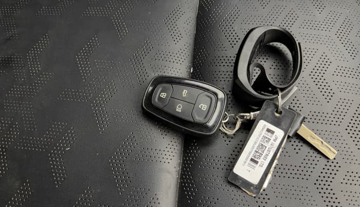 2022 Tata ALTROZ XZA PLUS DARK EDTION, Petrol, Automatic, 48,936 km, Key Close Up