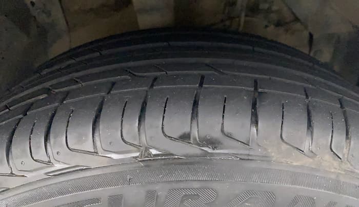 2017 Maruti Vitara Brezza ZDI, Diesel, Manual, 37,841 km, Right Front Tyre Tread