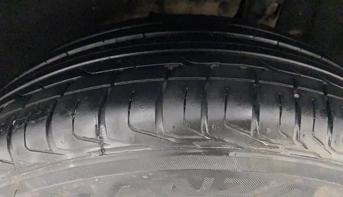 2017 Maruti Vitara Brezza ZDI, Diesel, Manual, 37,841 km, Left Rear Tyre Tread