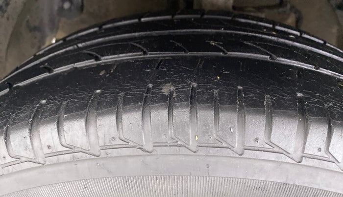 2015 Tata Bolt XM REVOTRON, Petrol, Manual, 52,569 km, Left Front Tyre Tread