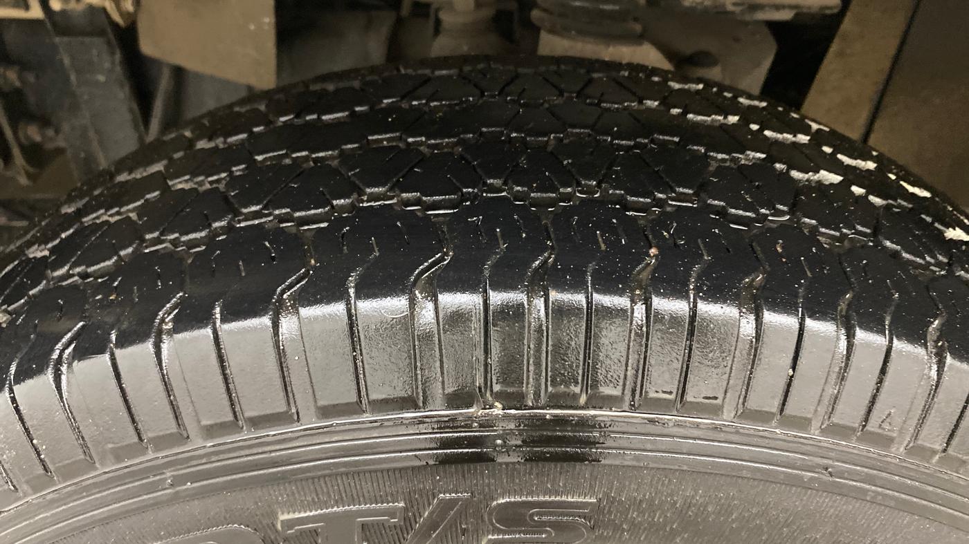2022 Mahindra Bolero B6, Diesel, Manual, 1,21,565 km, Left Front Tyre Tread