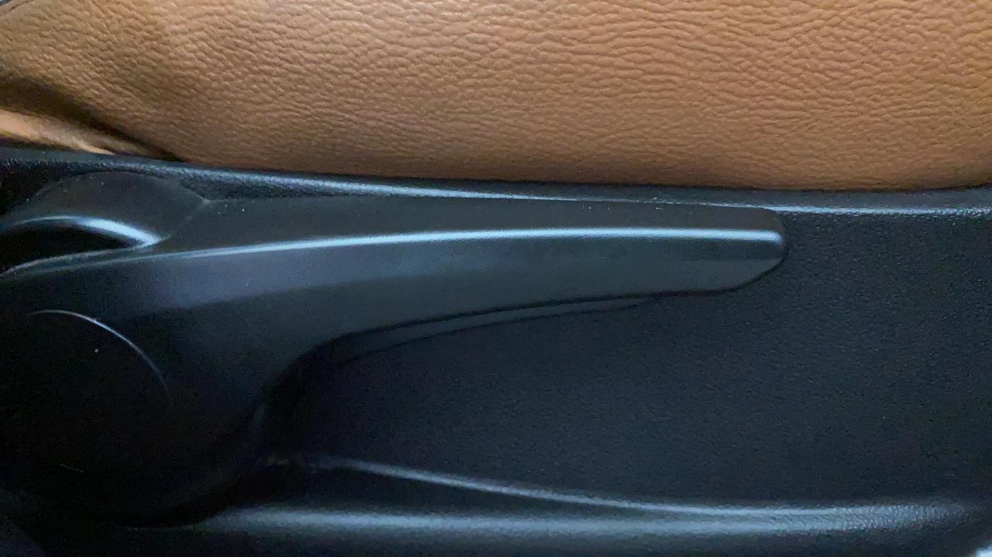 2019 Tata Tiago XZ PLUS PETROL, Petrol, Manual, 31,087 km, Driver Side Adjustment Panel