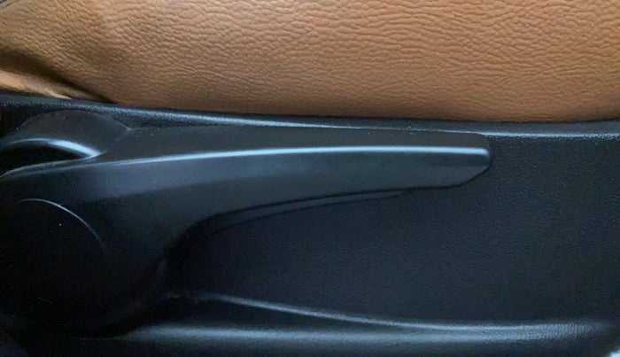 2019 Tata Tiago XZ PLUS PETROL, Petrol, Manual, 31,076 km, Driver Side Adjustment Panel