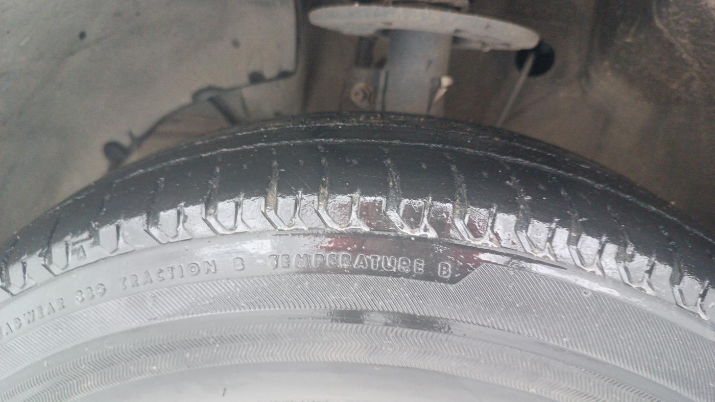 2019 Maruti Swift VXI AMT, Petrol, Automatic, 48,842 km, Left Front Tyre Tread