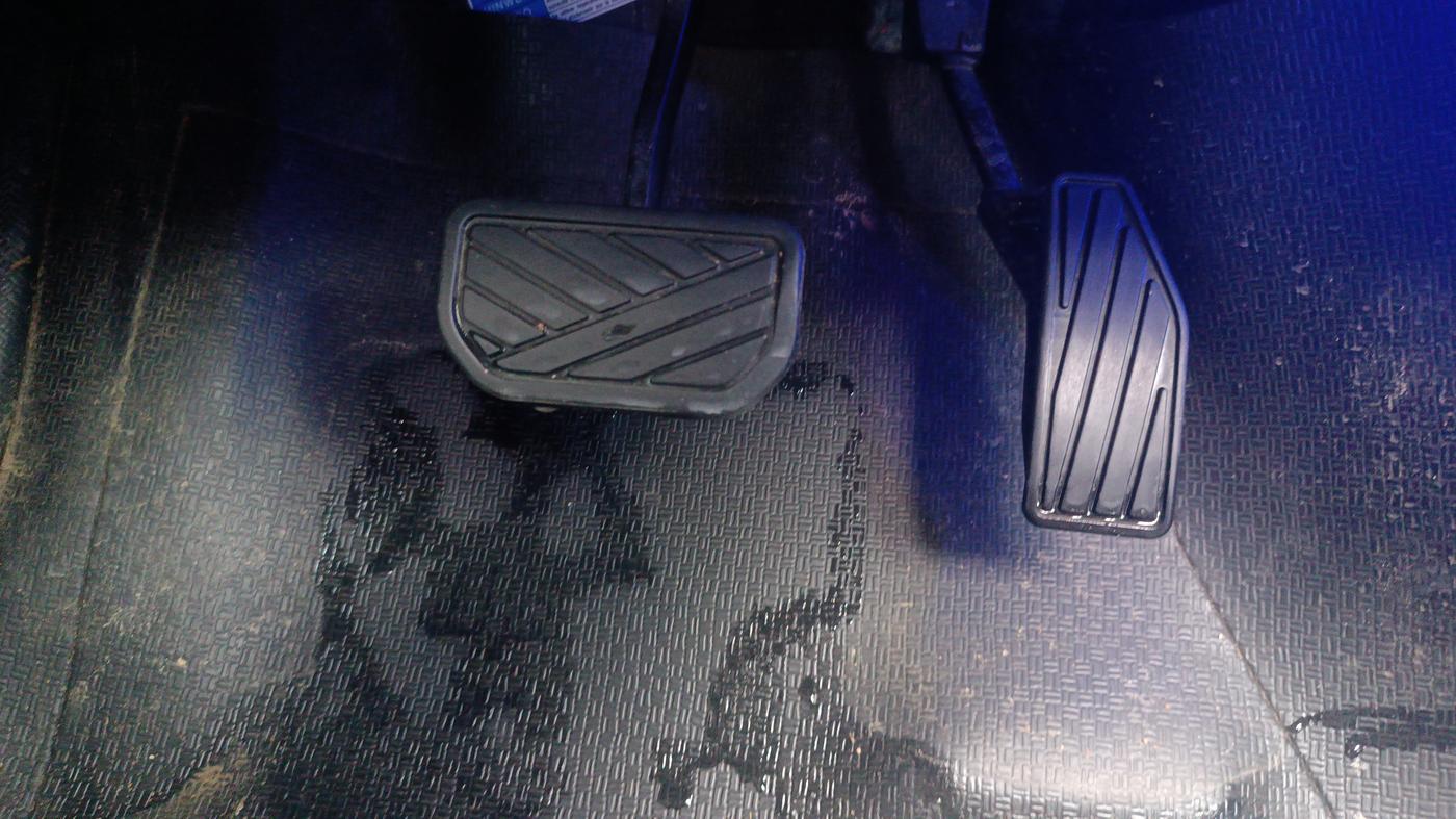 2019 Maruti Swift VXI AMT, Petrol, Automatic, 48,842 km, Pedals