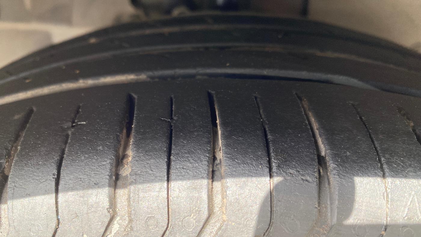 2018 Ford Figo Aspire TITANIUM 1.5 PETROL AT, Petrol, Automatic, 82,888 km, Right Front Tyre Tread
