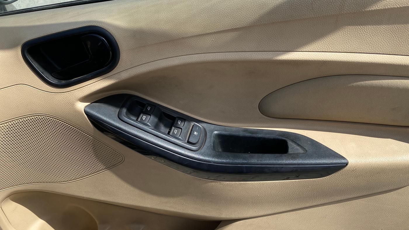 2018 Ford Figo Aspire TITANIUM 1.5 PETROL AT, Petrol, Automatic, 82,888 km, Driver Side Door Panels Control