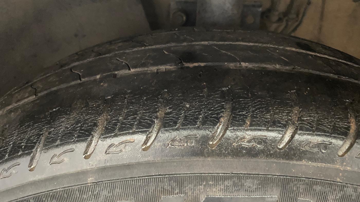 2017 Volkswagen Polo HIGHLINE1.5L, Diesel, Manual, 69,718 km, Left Front Tyre Tread