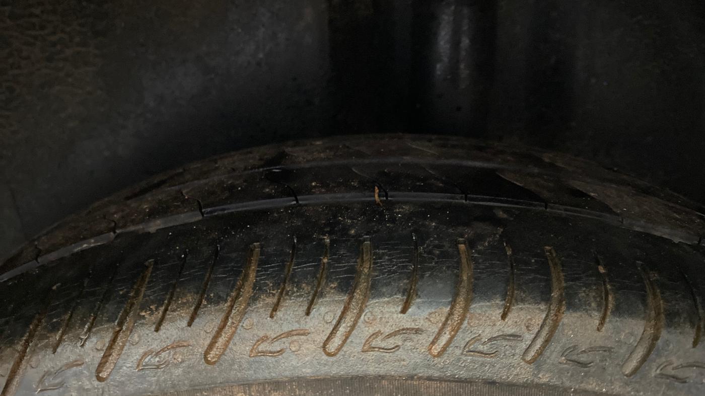 2017 Volkswagen Polo HIGHLINE1.5L, Diesel, Manual, 69,718 km, Left Rear Tyre Tread