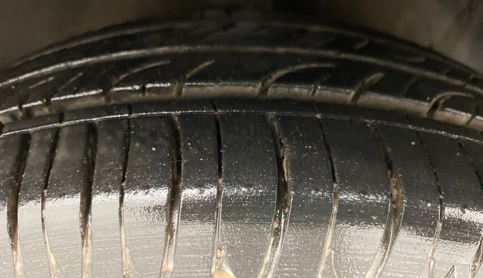2011 Hyundai Eon MAGNA, Petrol, Manual, 78,848 km, Right Front Tyre Tread