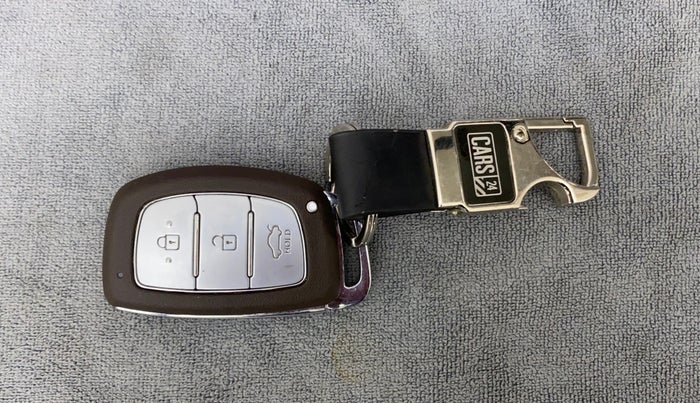 2020 Hyundai AURA SX PLUS 1.2 AMT, Petrol, Automatic, 26,202 km, Key Close Up