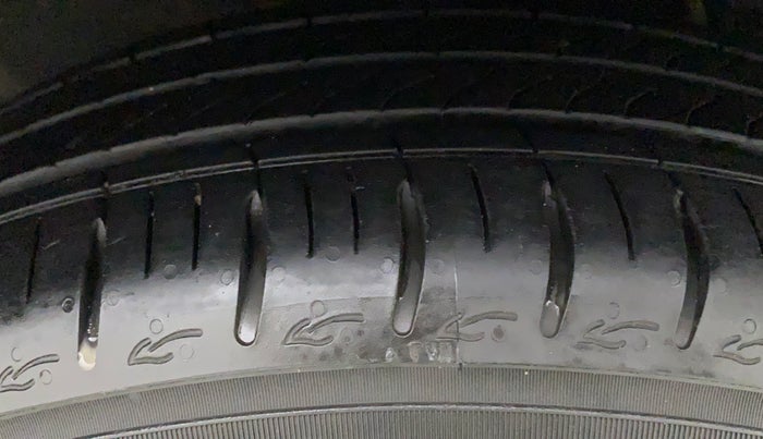 2020 Hyundai AURA SX PLUS 1.2 AMT, Petrol, Automatic, 26,202 km, Right Rear Tyre Tread