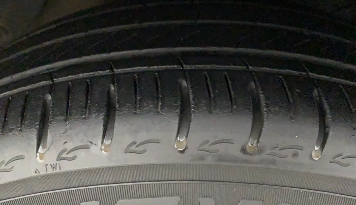 2020 Hyundai AURA SX PLUS 1.2 AMT, Petrol, Automatic, 26,202 km, Left Front Tyre Tread