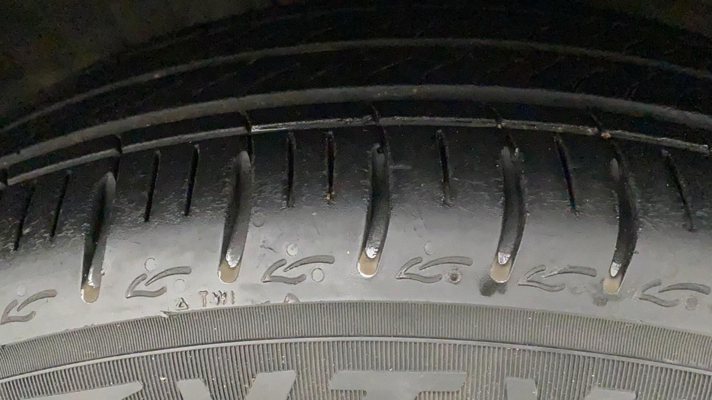 2020 Hyundai AURA SX PLUS 1.2 AMT, Petrol, Automatic, 26,202 km, Right Front Tyre Tread