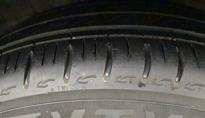 2020 Hyundai AURA SX PLUS 1.2 AMT, Petrol, Automatic, 26,202 km, Right Front Tyre Tread