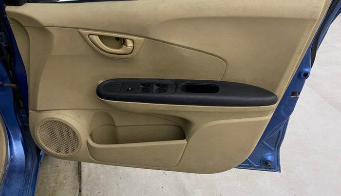 2014 Honda Amaze 1.2L I-VTEC EX, Petrol, Manual, 1,12,676 km, Driver Side Door Panels Control