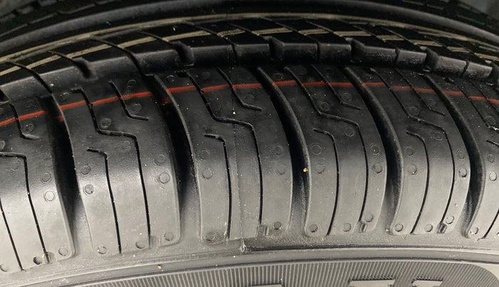 2014 Honda Amaze 1.2L I-VTEC EX, Petrol, Manual, 1,12,676 km, Left Rear Tyre Tread