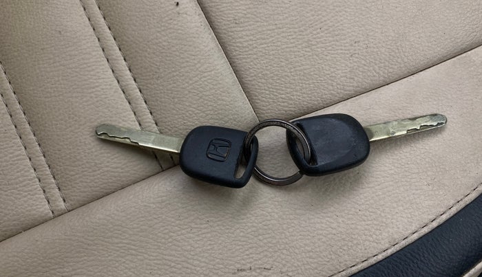 2014 Honda Amaze 1.2L I-VTEC EX, Petrol, Manual, 1,12,676 km, Key Close Up