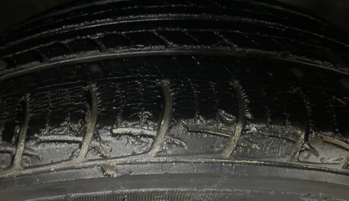 2017 Maruti Baleno DELTA PETROL 1.2, Petrol, Manual, 58,495 km, Right Front Tyre Tread