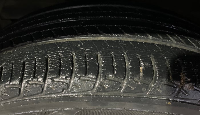 2017 Maruti Baleno DELTA PETROL 1.2, Petrol, Manual, 58,495 km, Left Front Tyre Tread