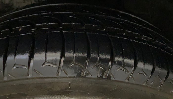 2017 Maruti Alto K10 VXI, Petrol, Manual, 47,217 km, Left Front Tyre Tread