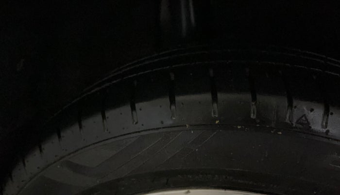 2021 Maruti Baleno ZETA PETROL 1.2, Petrol, Manual, 90,658 km, Right Rear Tyre Tread