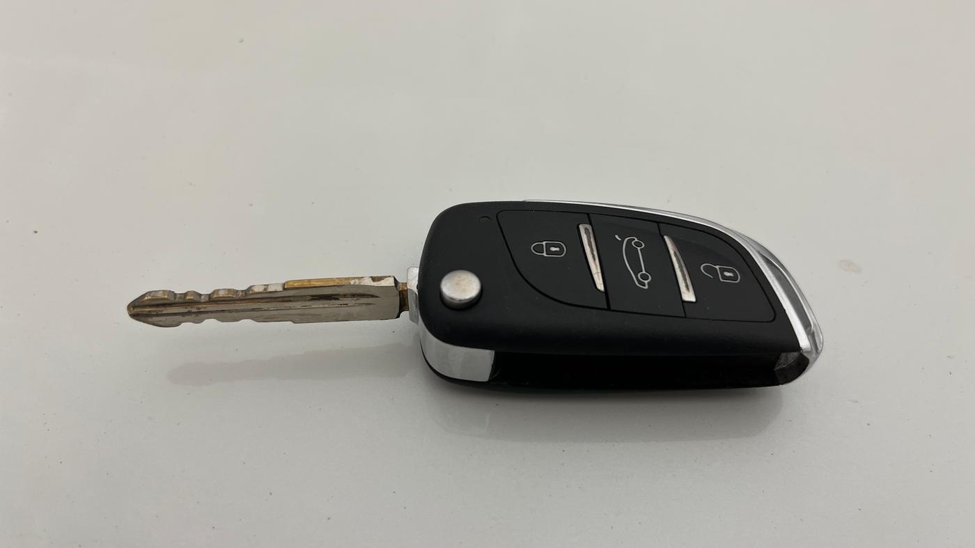 2023 Maruti Swift LXI, Petrol, Manual, 21,333 km, Key Close Up